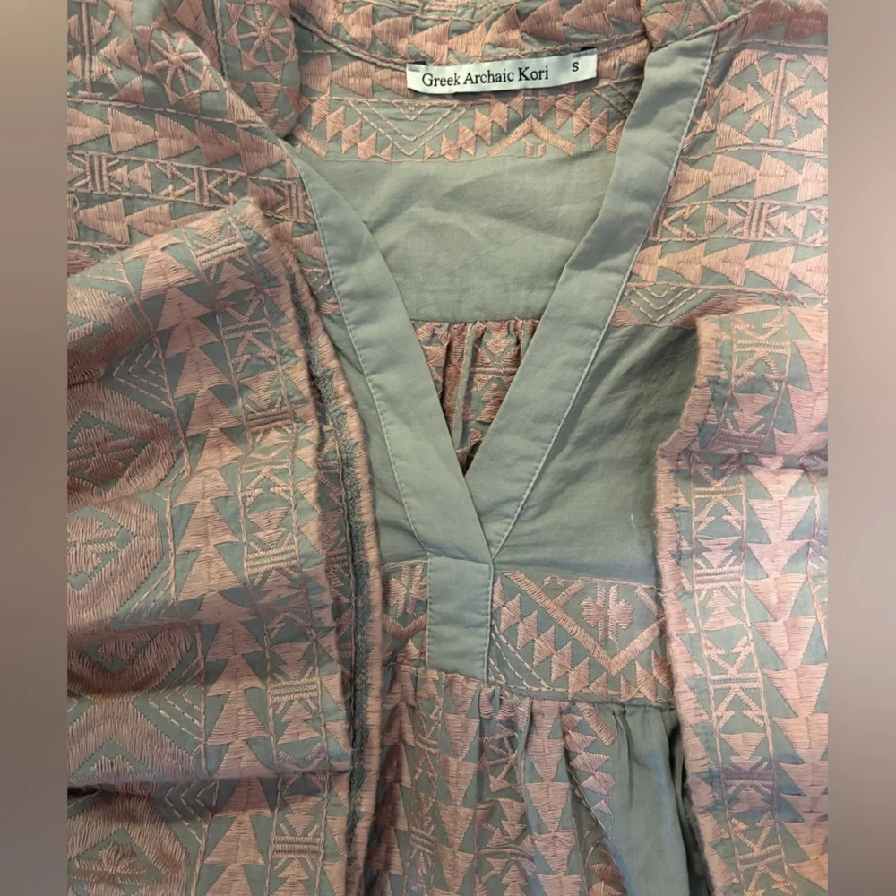 Greek Archaic Kori Embroidered 3/4 Flared Sleeve Dress in Pink and Grey. Size S - Picture 4 of 6